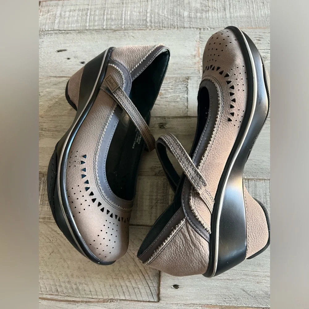 Jambu Lido Too Encore women’s 7 brown leather heeled sport wedge shoes